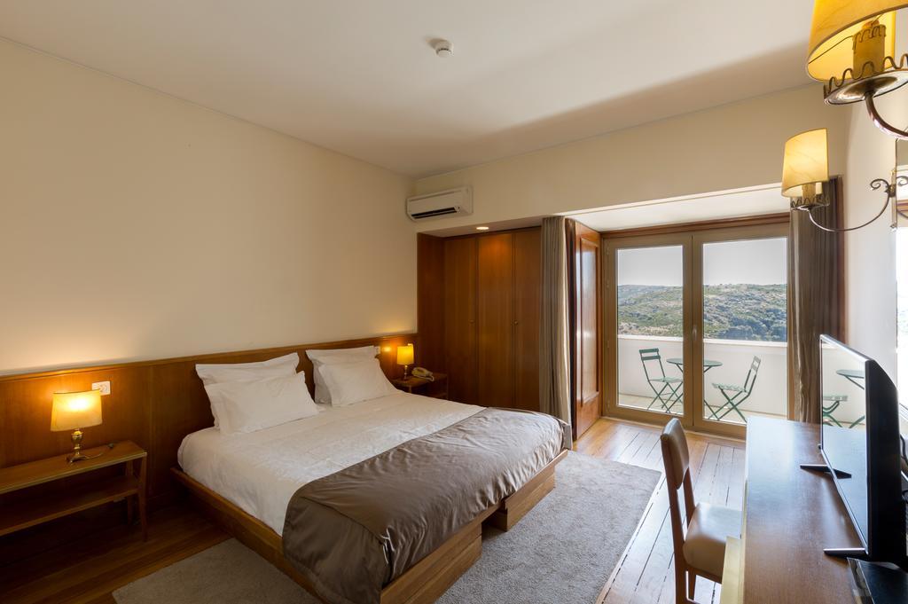Hotel Parador Santa Catarina Миранда до Дуро Екстериор снимка